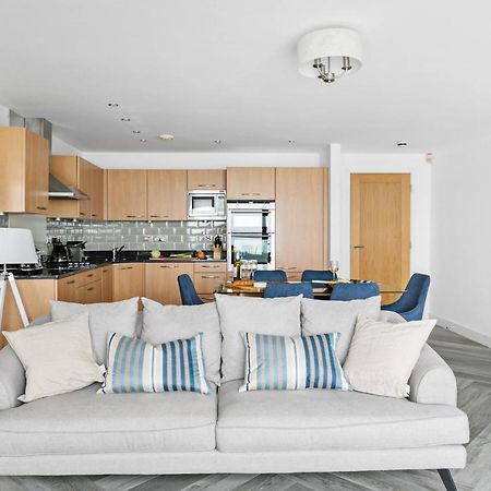 A7 Masts - Striking Beach Bolthole Apartment With Beautiful Sea Views Private Balcony & Parking Torquay Zewnętrze zdjęcie