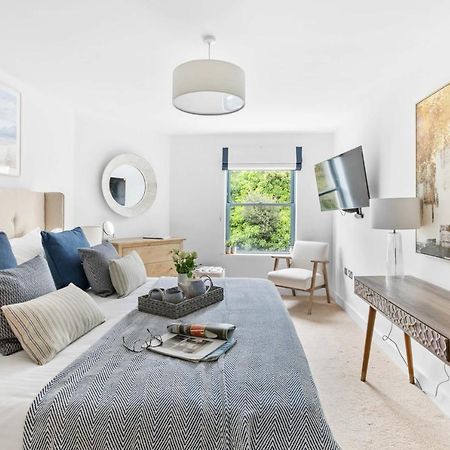 A7 Masts - Striking Beach Bolthole Apartment With Beautiful Sea Views Private Balcony & Parking Torquay Zewnętrze zdjęcie